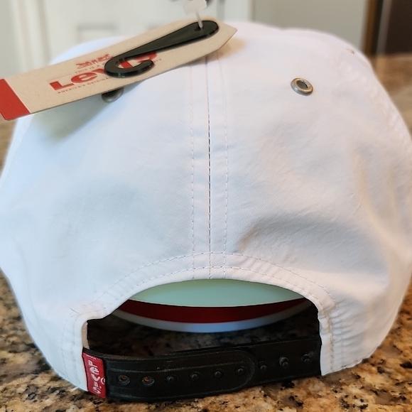 Levi's White Cap with Embroidered Logo - Picture 4 of 8